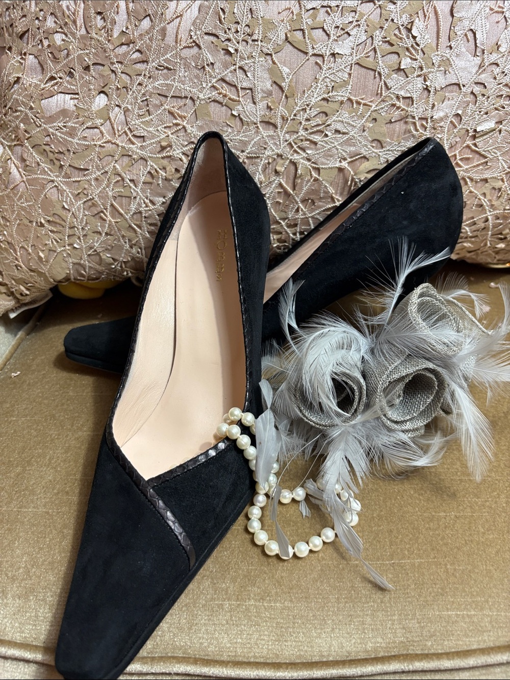 Women's Black Suede Pointed-Toe Mid Heels